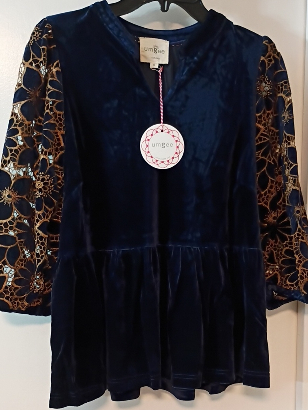 Umgee Small  Navy Velvet Peplum Top with Gold Lace Sleeves P45